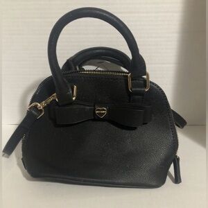 Betsy Johnson Black Crossbody
Floral Pattern Lining
Adorable purse
New No Tags